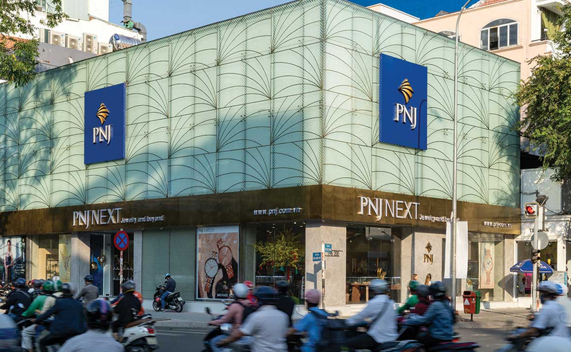 Lũy kế 4 th&aacute;ng đầu năm, PNJ ghi nhận doanh thu thuần tăng hơn 33%, đạt 16.049 tỷ đồng.