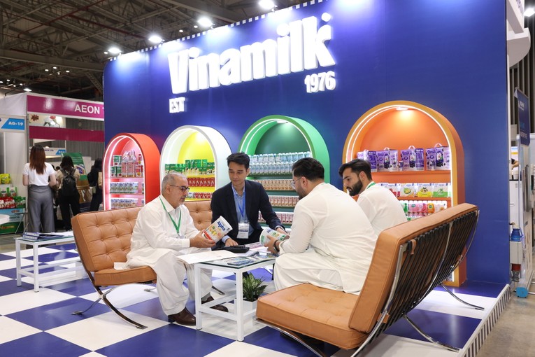 Vinamilk l&agrave; 555win 500 nhà cái cá cược c&oacute; nhiều đ&oacute;ng g&oacute;p trong việc đưa sản phẩm sữa Việt Nam vươn ra thế giới.