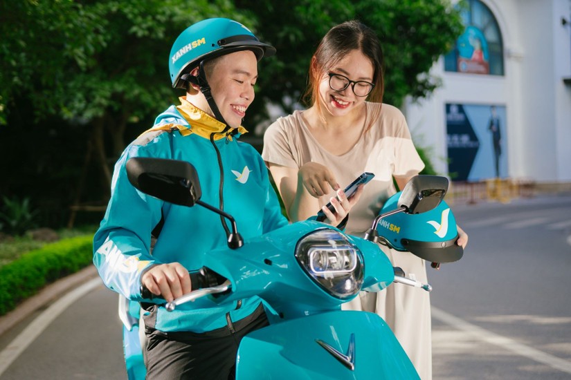 Xanh SM c&ugrave;ng đội ngũ t&agrave;i xế v&agrave; c&aacute;n bộ nh&acirc;n vi&ecirc;n cam kết sẽ thiết lập v&agrave; cung cấp dịch vụ di chuyển xanh hướng tới đẳng cấp 5 sao tr&ecirc;n cả nước. Nguồn: GSM.