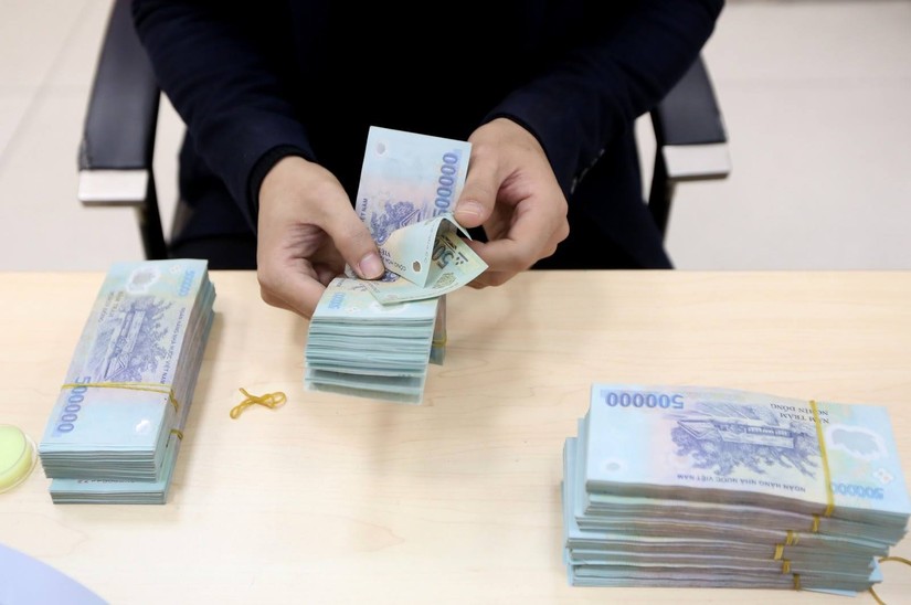 Tiền gửi ng&acirc;n h&agrave;ng của người d&acirc;n tiếp tục lập kỷ lục mới