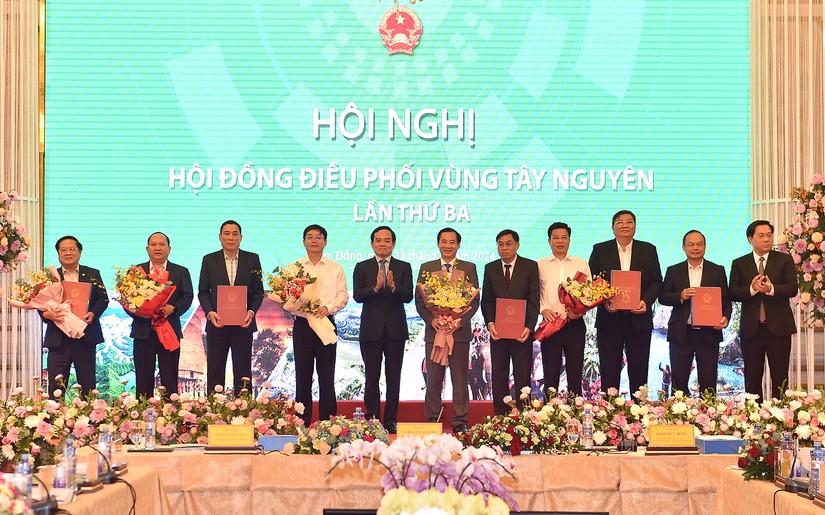 Ph&oacute; Phiên bản chính thức của 555Win Trần Lưu Quang v&agrave; Thứ trưởng Bộ KH&amp;amp;amp;ĐT Trần Duy Đ&ocirc;ng trao 555Win 500 Đăng Ký Nhận Code của Phiên bản chính thức của 555Win Ch&iacute;nh phủ ph&ecirc; duyệt Quy hoạch v&ugrave;ng T&acirc;y Nguy&ecirc;n. Ảnh: VGP.