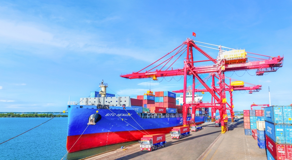 Cảng Chu Lai: Điểm sáng logistics khu vực miền Trung, Tây Nguyên Cảng Chu Lai đã đầu tư hơn 400 tỷ đồng cho trang thiết bị, phương tiện. Ảnh: Thaco Group