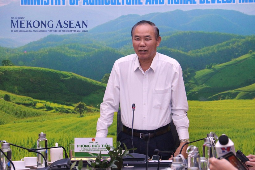 Thứ trưởng Ph&ugrave;ng Đức Tiến ph&aacute;t biểu tại cuộc họp b&aacute;o chiều ng&agrave;y 28/6.
