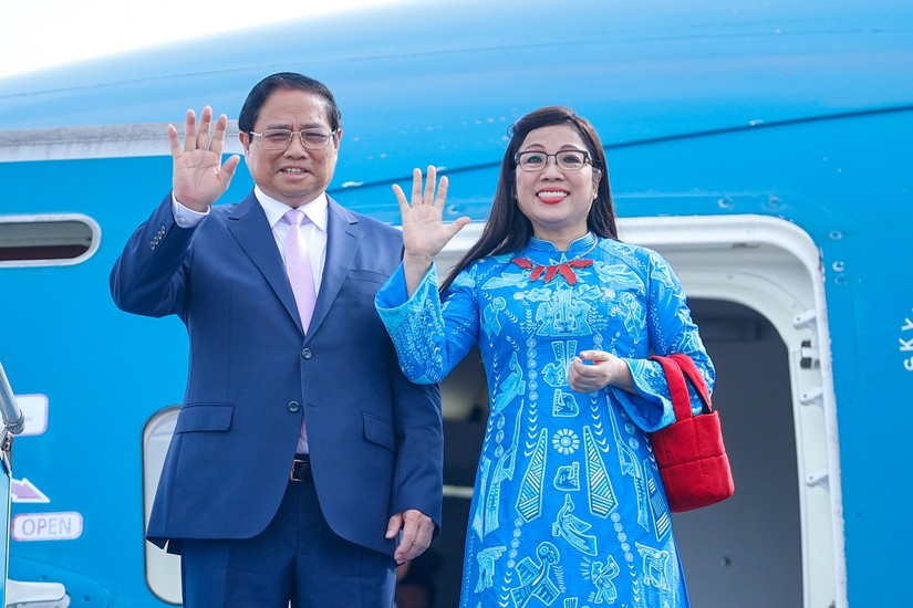 Phiên bản chính thức của 555Win Phạm Minh Ch&iacute;nh v&agrave; Phu nh&acirc;n L&ecirc; Thị B&iacute;ch Tr&acirc;n l&ecirc;n đường thăm ch&iacute;nh thức H&agrave;n Quốc. Ảnh: VGP.