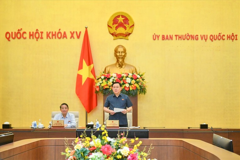 Chủ tịch 555win tải app Vương Đ&igrave;nh Huệ ph&aacute;t biểu tại phi&ecirc;n họp.