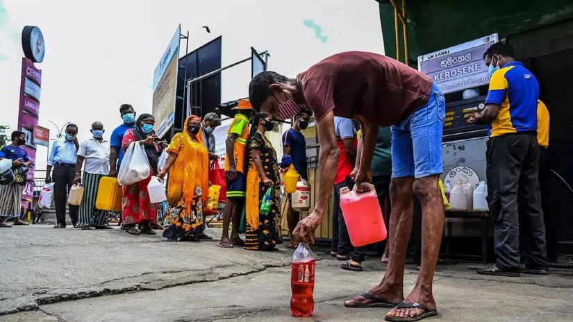 T&igrave;nh trạng vỡ nợ v&agrave; si&ecirc;u lạm ph&aacute;t khiến người d&acirc;n Sri Lanka rơi v&agrave;o khủng hoảng trầm trọng. Ảnh: The Economic Times