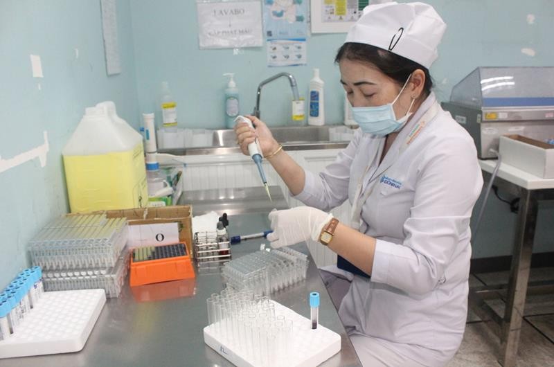 Bảo đảm tiền lương, chế độ đ&atilde;i ngộ đối với c&aacute;n bộ, nh&acirc;n vi&ecirc;n y tế