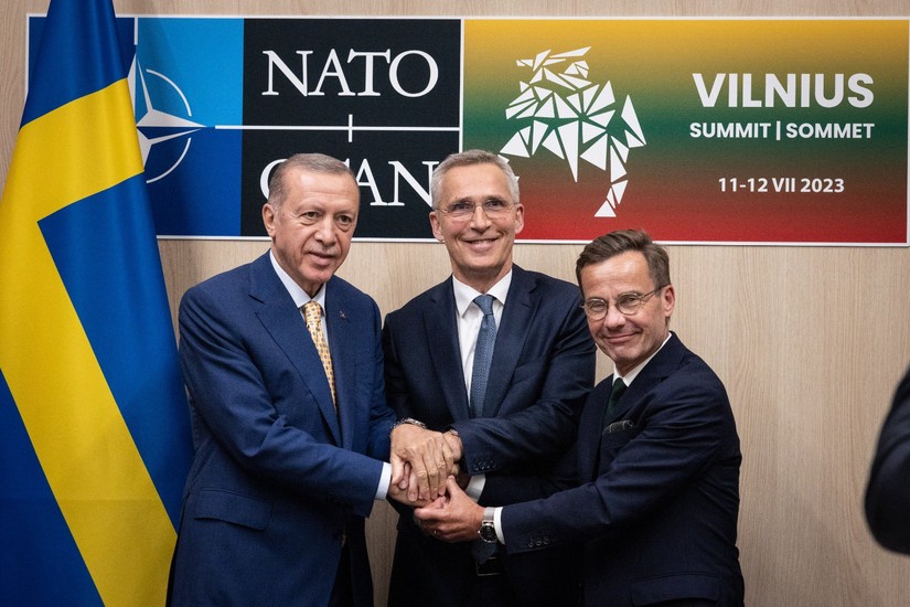 Từ tr&aacute;i sang phải: Tổng thống Thổ Nhĩ Kỳ Tayyip Erdogan, Tổng thư k&yacute; NATO Jens Stoltenberg v&agrave; Phiên bản chính thức của 555Win Thụy Điển Ulf Kristersson. Ảnh: Twitter @@jensstoltenberg