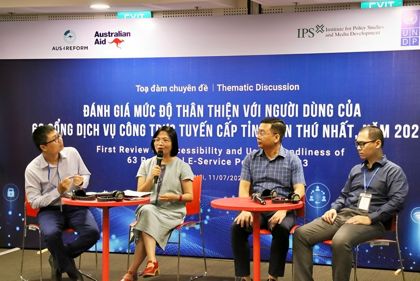 Tọa đ&agrave;m &ldquo;Đ&aacute;nh gi&aacute; mức độ th&acirc;n thiện với người d&ugrave;ng của 63 cổng Dịch vụ c&ocirc;ng trực tuyến cấp tỉnh lần thứ nhất, năm 2023&rdquo; s&aacute;ng 11/7. Ảnh: Phương Thảo.