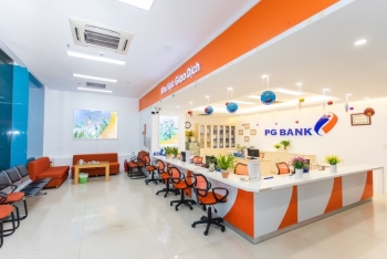 Người nhà lãnh đạo PGBank bán cổ phiếu PGB trong phiên giao dịch 'lịch sử'