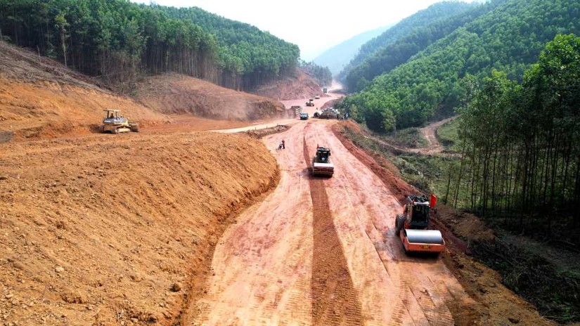 Dự &aacute;n cải tạo, n&acirc;ng cấp đường tỉnh 342, đoạn thuộc địa phận th&agrave;nh phố Hạ Long, với tổng kinh ph&iacute; 3.695 tỷ đồng. Ảnh: Cổng th&ocirc;ng tin điện tử tỉnh Quảng Ninh