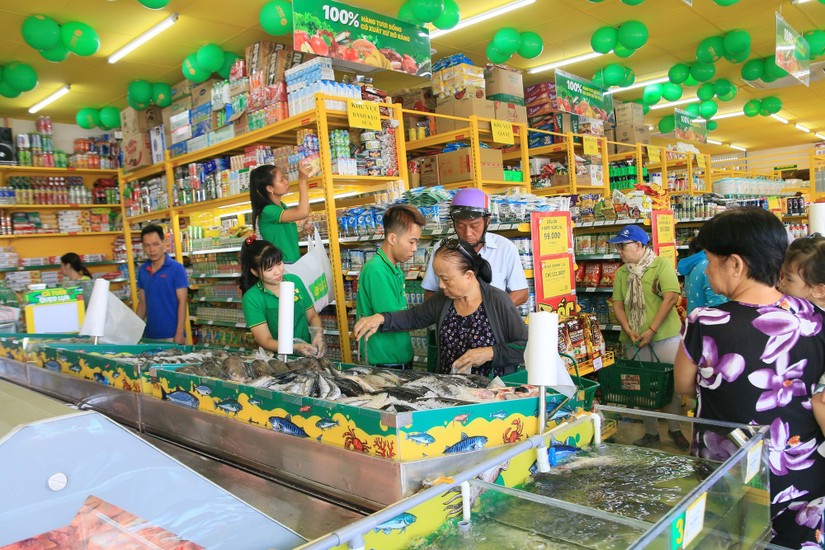 Cửa h&agrave;ng b&aacute;n lẻ thực phẩm B&aacute;ch H&oacute;a Xanh của MWG.