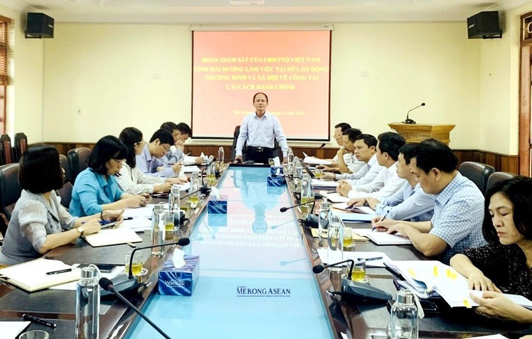 Đo&agrave;n gi&aacute;m s&aacute;t của Ủy ban MTTQ Việt Nam tỉnh Hải Dương l&agrave;m việc tại Sở Lao động, Thương binh v&agrave; X&atilde; hội tỉnh Hải Dương về c&ocirc;ng t&aacute;c cải c&aacute;ch thủ tục h&agrave;nh ch&iacute;nh.
