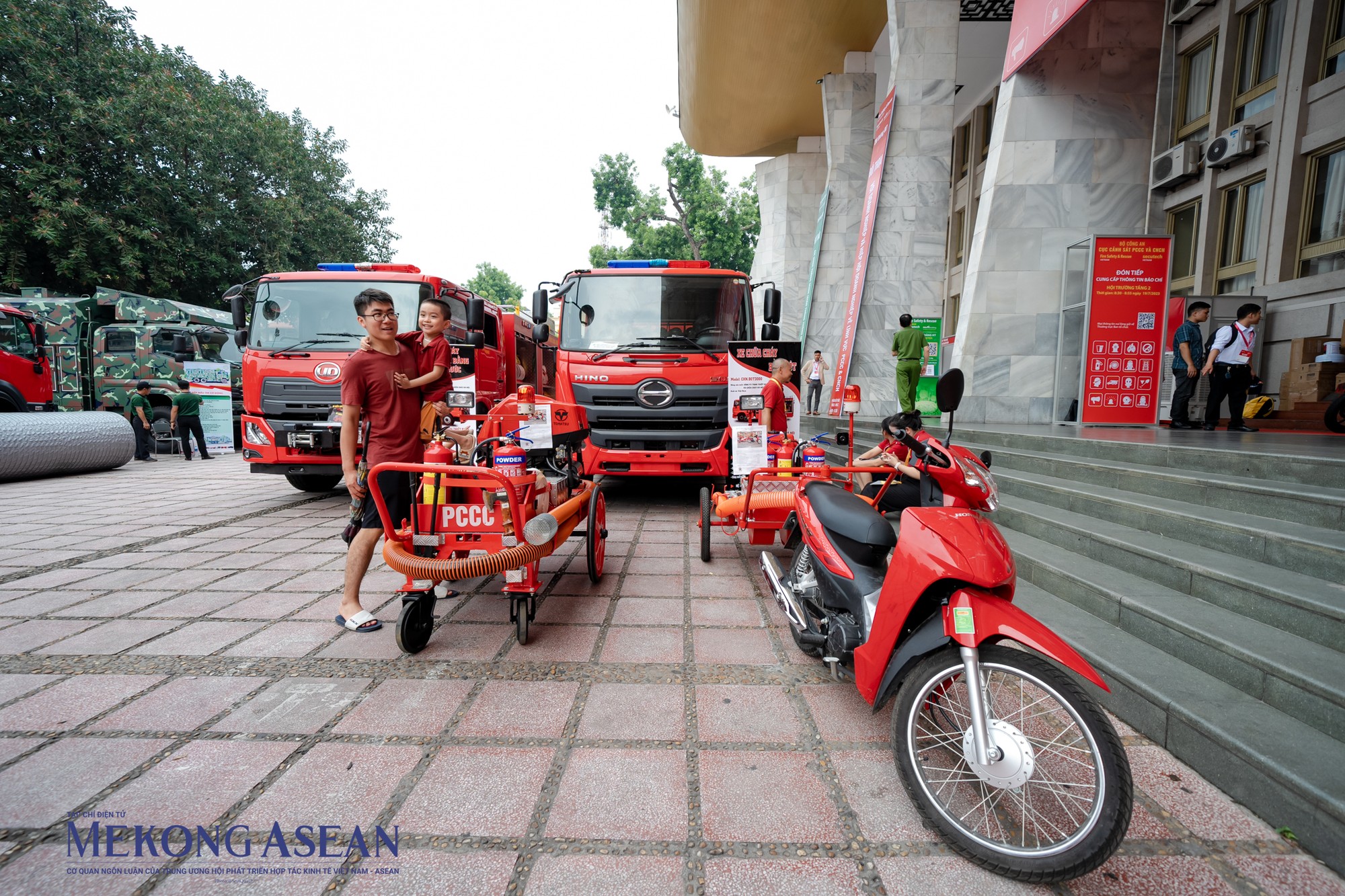Việc &aacute;p dụng c&aacute;c c&ocirc;ng nghệ, giải ph&aacute;p, sản phẩm ti&ecirc;n tiến, hiện đại c&ocirc;ng t&aacute;c trong lĩnh vực ph&ograve;ng ch&aacute;y, chữa ch&aacute;y sẽ mang lại hiệu quả cao hơn trong qu&aacute; tr&igrave;nh bảo vệ an to&agrave;n, t&iacute;nh mạng, sức khỏe, t&agrave;i sản v&agrave; sự b&igrave;nh y&ecirc;n, hạnh ph&uacute;c cho người d&acirc;n.