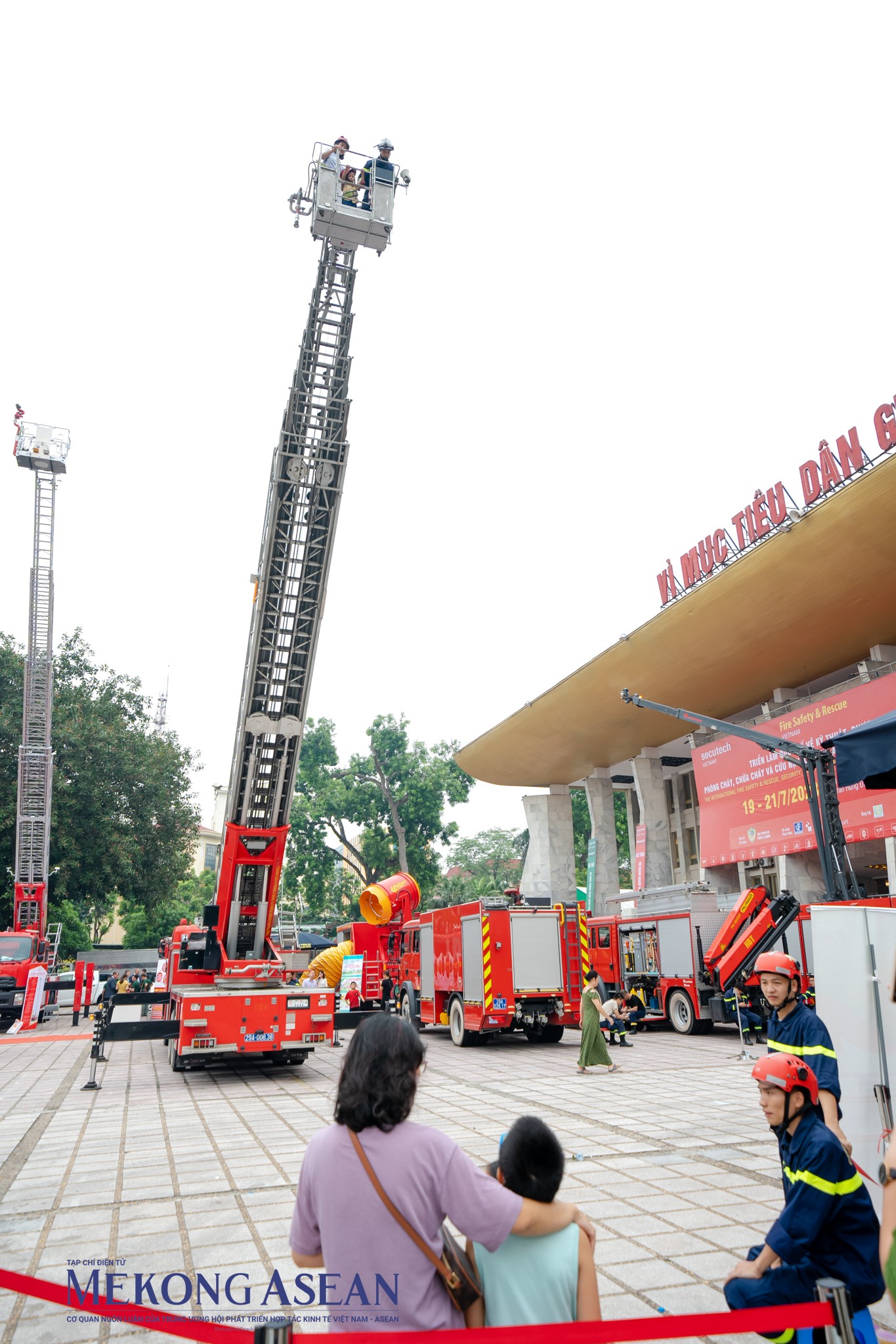 Triển l&atilde;m cũng muốn mang đến th&ocirc;ng điệp, thiết bị PCCC hiện đại l&agrave; điều đặc biệt cần thiết nhưng để đẩy l&ugrave;i v&agrave; ngăn chặn hỏa hoạn, cần th&ecirc;m &yacute; thức của mỗi người, v&igrave; ph&ograve;ng ch&aacute;y chữa ch&aacute;y l&agrave; tr&aacute;ch nhiệm cần sự chung tay của cả cộng đồng.