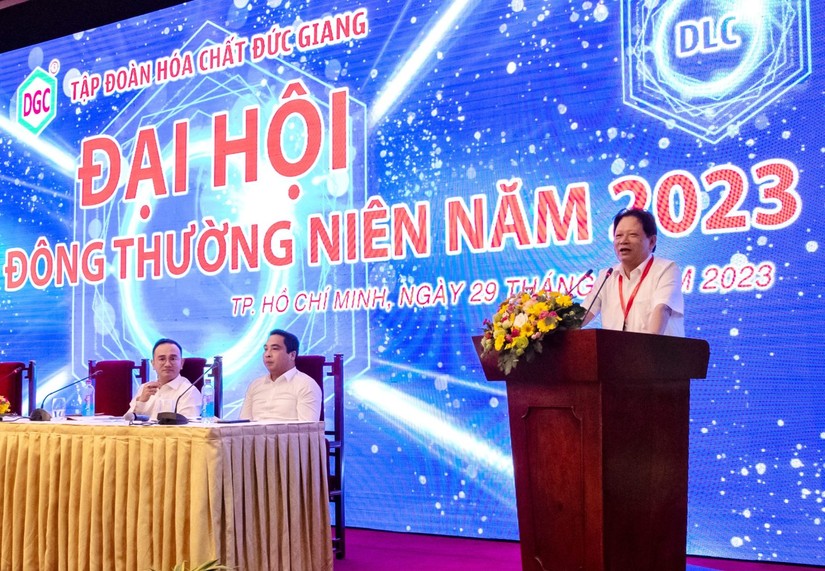 &Ocirc;ng Đ&agrave;o Hữu Huyền - Chủ tịch HĐQT H&oacute;a chất Đức Giang ph&aacute;t biểu tại ĐHĐCĐ thường ni&ecirc;n 2023.