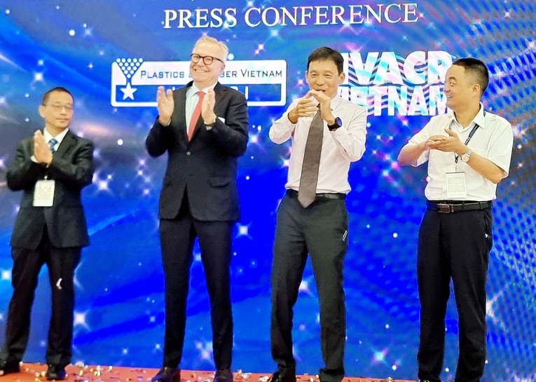 Lễ khai mạc Triển l&atilde;m HVACR Vietnam 2023 v&agrave; Triển l&atilde;m Plastics &amp;amp;amp;amp; Rubber Vietnam, Hanoi 2023. Ảnh: Anh Thư