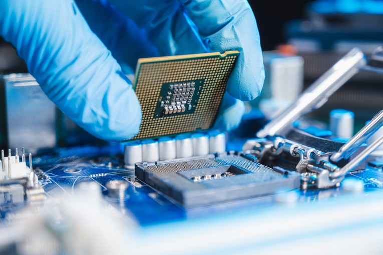 Kh&oacute; khăn bủa v&acirc;y ng&agrave;nh b&aacute;n dẫn, nhiều h&atilde;ng chip đối mặt thua lỗ.