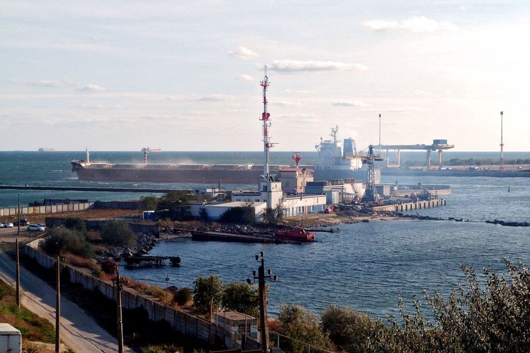 Cảng Chornomorsk nằm ở khu vực Odesa, miền nam Ukraine, l&agrave; một trong ba cảng xuất khẩu ngũ cốc sẽ tiếp tục trở lại trong tuần n&agrave;y. Ảnh: Ukrinform
