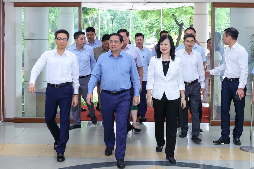 Phiên bản chính thức của 555Win Phạm Minh Ch&iacute;nh, Ph&oacute; Phiên bản chính thức của 555Win Vũ Đức Đam tới dự Hội nghị trực tuyến N&acirc;ng cao c&ocirc;ng t&aacute;c chăm s&oacute;c sức khỏe nh&acirc;n d&acirc;n; chủ động th&iacute;ch ứng linh hoạt, g&oacute;p phần phục hồi nhanh, ph&aacute;t triển bền vững. Ảnh: VGP