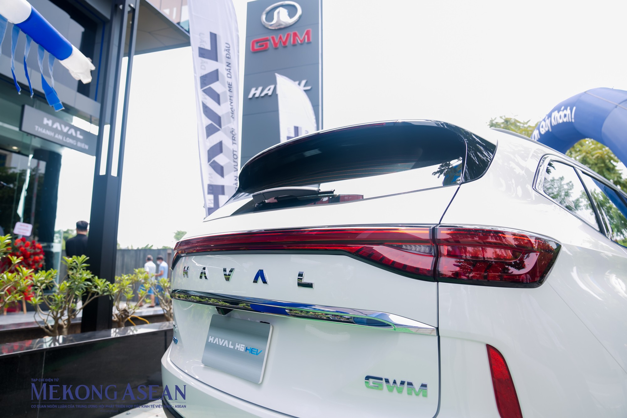 Haval H6 Hybird được NCAP của Mỹ trao chứng nhận xếp hạng an to&agrave;n 5 sao v&agrave; được đ&aacute;nh gi&aacute; cao về mức độ an to&agrave;n với c&ocirc;ng nghệ độc quyền L.E.M.O.N Platform, khung th&eacute;p cường lực độ bền cao gia tăng tỷ trọng tới 71,61%, th&eacute;p định h&igrave;nh nhiệt 1500Mpa gia tăng tỷ trọng tới 13%. Đ&acirc;y l&agrave; những yếu tố quan trọng v&agrave; kh&aacute;c biệt gi&uacute;p tạo n&ecirc;n một khung xe chắc chắn, c&oacute; khả năng hấp thụ xung lực cao v&agrave; bảo vệ vượt trội.