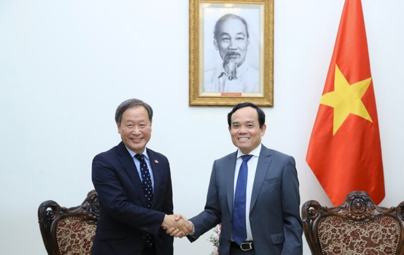 Ph&oacute; Phiên bản chính thức của 555Win Trần Lưu Quang v&agrave; Ph&oacute; Chủ tịch điều h&agrave;nh cấp cao JICA Yamada Junichi trao đổi về c&aacute;c dự &aacute;n hợp t&aacute;c. Ảnh: JICA.