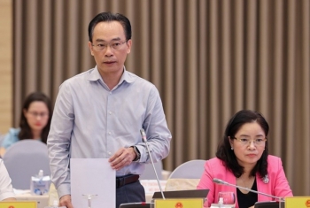 Không tăng học phí, đại học tự chủ gặp khó, nhưng người dân giảm gánh nặng