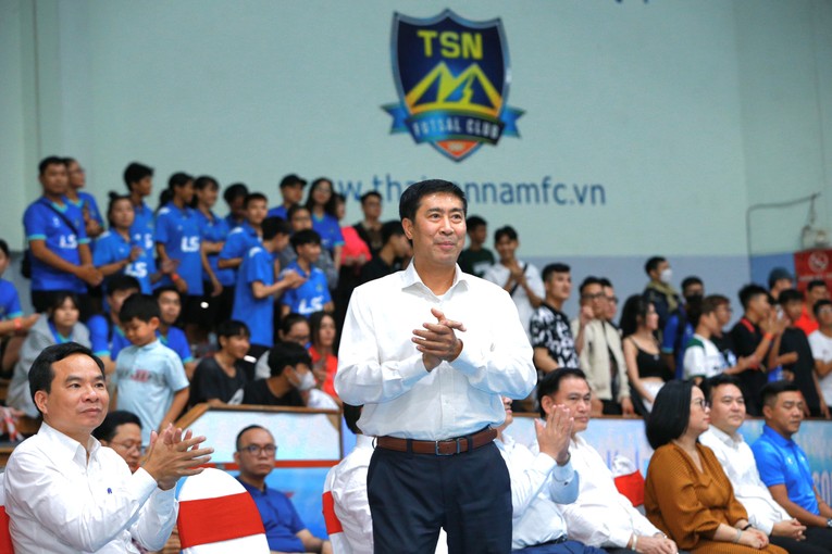 &Ocirc;ng L&ecirc; Th&agrave;nh Trung &ndash; Ph&oacute; TGĐ HDBank cho biết giải Futsal V&ocirc; địch Quốc gia (VĐQG) 2023 tạo ấn tượng với những thay đổi mang t&iacute;nh bước ngoặt trong lịch sử tổ chức m&ocirc;n b&oacute;ng đ&aacute; trong nh&agrave; tại Việt Nam