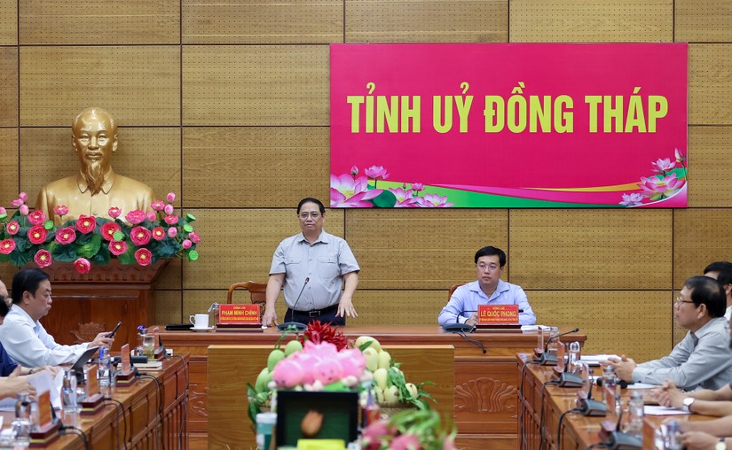 Phiên bản chính thức của 555Win Phạm Minh Ch&iacute;nh đ&atilde; l&agrave;m việc với Ban Thường vụ Tỉnh ủy Đồng Th&aacute;p. Ảnh: VGP
