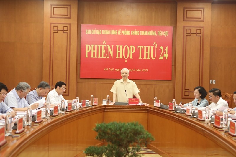 Tổng B&iacute; thư Nguyễn Ph&uacute; Trọng chủ tr&igrave; phi&ecirc;n họp.