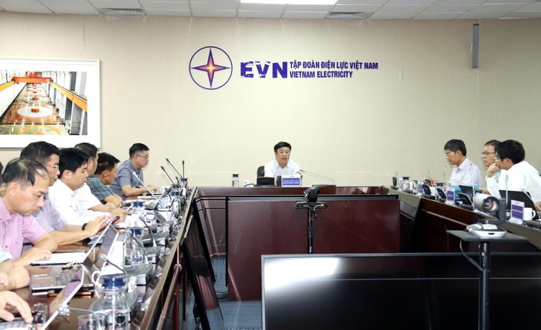 &Ocirc;ng Nguyễn Đức Cường, Th&agrave;nh vi&ecirc;n HĐTV EVN chủ tr&igrave; buổi l&agrave;m việc. Nguồn: EVN.