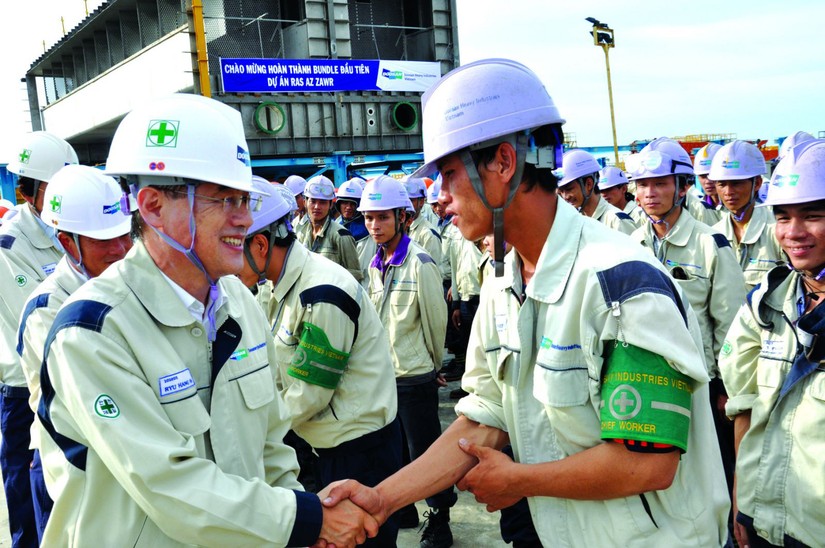 Ch&uacute; trọng cấp ph&eacute;p trực tuyến v&agrave; đẩy mạnh chuyển đổi từ &amp;amp;quot;tiền kiểm&amp;amp;quot; sang &amp;amp;quot;hậu kiểm&amp;amp;quot; đối với cấp ph&eacute;p lao động nước ngo&agrave;i tại Việt Nam. Ảnh minh họa.