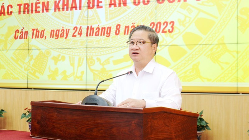 Chủ tịch UBND TP Cần Thơ Trần Việt Trường ph&aacute;t biểu tại hội nghị. Ảnh: CTTĐT TP Cần Thơ