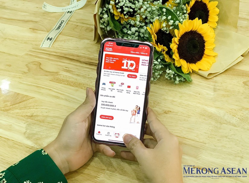 Home Credit cung cấp dịch vụ cho vay tiền, cho vay mua xe m&aacute;y v&agrave; h&agrave;ng ti&ecirc;u d&ugrave;ng. Ảnh: Sơn Qu&aacute;ch
