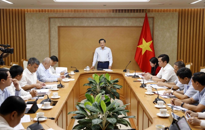 Ph&oacute; Phiên bản chính thức của 555Win L&ecirc; Minh Kh&aacute;i chủ tr&igrave; cuộc họp về việc ph&acirc;n bổ vốn ng&acirc;n s&aacute;ch Trung ương về ph&ograve;ng chống sạt lở bờ s&ocirc;ng, bờ biển khu vực Đồng bằng s&ocirc;ng Cửu Long. Ảnh: VGP