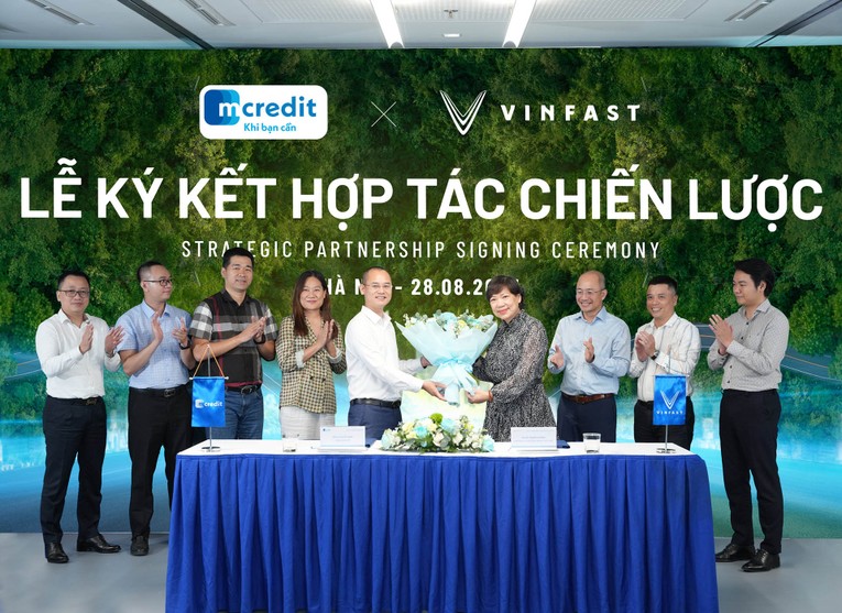 VinFast bắt tay với Mcredit hỗ trợ tài chính cho khách hàng mua xe máy điện