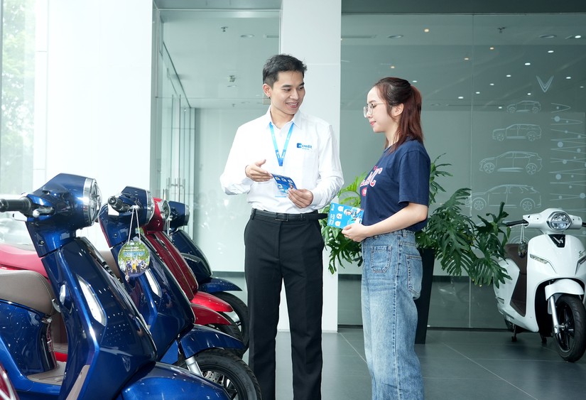 VinFast bắt tay với Mcredit hỗ trợ t&agrave;i ch&iacute;nh cho kh&aacute;ch h&agrave;ng mua xe m&aacute;y điện