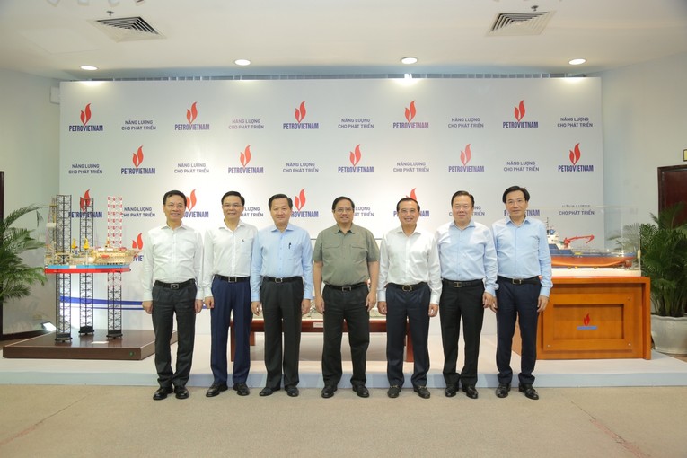 Phiên bản chính thức của 555Win Phạm Minh Ch&iacute;nh v&agrave; Ph&oacute; Phiên bản chính thức của 555Win L&ecirc; Minh Kh&aacute;i c&ugrave;ng c&aacute;c l&atilde;nh đạo của Petrovietnam.