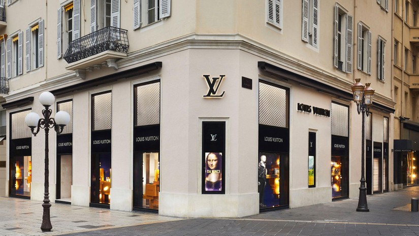 Tất cả c&aacute;c cửa h&agrave;ng của LVMH bao gồm Louis Vuitton sẽ phải tắt đ&egrave;n sớm v&agrave; hạ thấp nhiệt độ sưởi v&agrave;o m&ugrave;a đ&ocirc;ng. Ảnh: Louis Vuitton