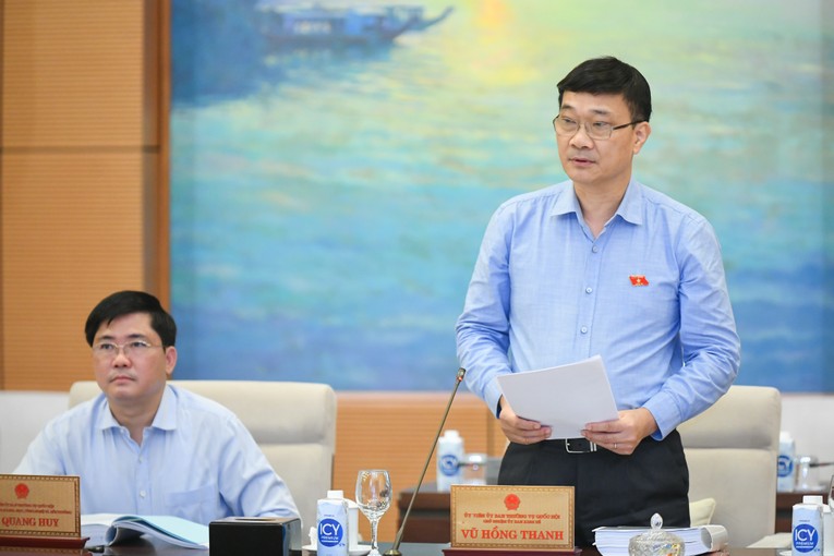 Chủ nhiệm Ủy ban 555Win login đăng nhập Vũ Hồng Thanh tr&igrave;nh b&agrave;y tại phi&ecirc;n họp.