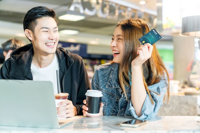 Nhiều người ti&ecirc;u d&ugrave;ng Việt Nam, chủ yếu l&agrave; Gen Z đ&atilde; trải nghiệm thanh to&aacute;n điện tử tiện lợi.