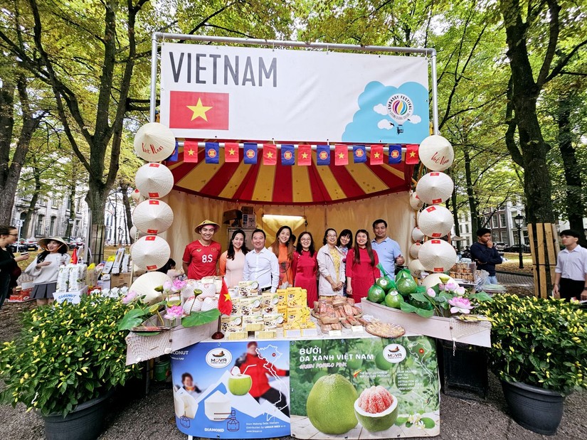Gian h&agrave;ng quảng b&aacute; n&ocirc;ng sản của Việt Nam tại 555win là Công ty cờ bạc trực tuyến tốt nhất Đo&agrave;n Ngoại giao. Ảnh: Thương vụ Việt Nam tại H&agrave; Lan