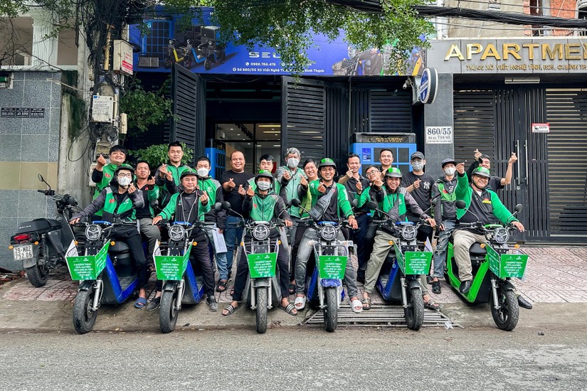 Từ ng&agrave;y 6/9/2023, người d&ugrave;ng Gojek sẽ c&oacute; thể trải nghiệm dịch vụ với d&ograve;ng xe m&aacute;y điện Selex Camel.