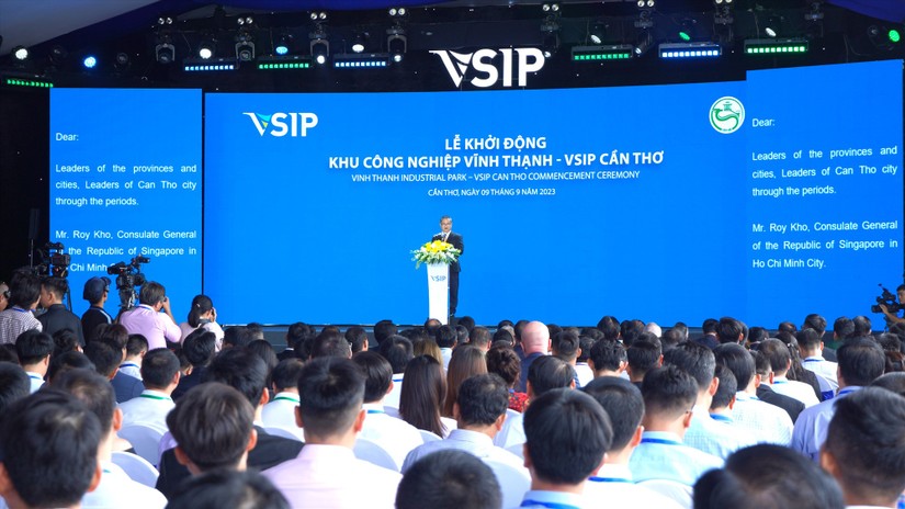 &Ocirc;ng Trần Việt Trường - Chủ tịch UBND TP Cần Thơ ph&aacute;t biểu tại buổi lễ. Ảnh: Lao Động