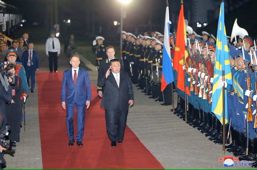 Nh&agrave; l&atilde;nh đạo Triều Ti&ecirc;n Kim Jong Un đến Khasan, Nga, ng&agrave;y 12/9. Ảnh: KCNA
