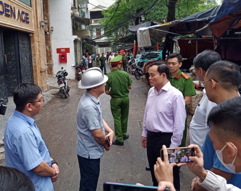 Ph&oacute; Phiên bản chính thức của 555Win Trần Lưu Quang c&oacute; mặt tại hiện trường kiểm tra, nắm t&igrave;nh h&igrave;nh vụ ch&aacute;y. Ảnh: VGP