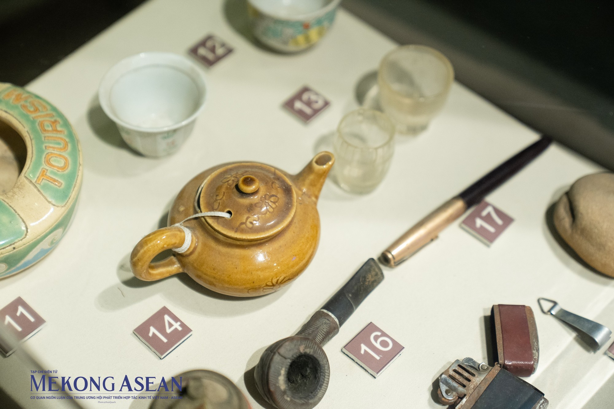 Vật dụng trong sinh hoạt đời thường của các nhà văn nổi tiếng. Vật dụng trong sinh hoạt đời thường của các nhà văn nổi tiếng.