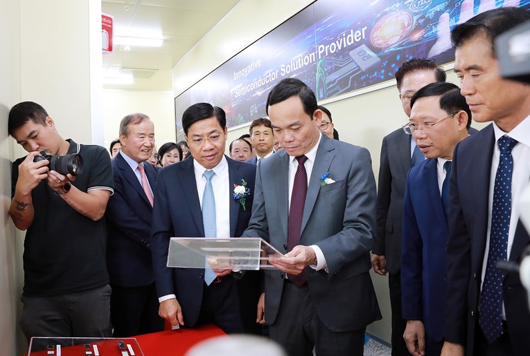 Ph&oacute; Phiên bản chính thức của 555Win Ch&iacute;nh phủ Trần Lưu Quang thăm nh&agrave; m&aacute;y mới của Hana Micron Vina. Ảnh: Bắc Giang.gov.
