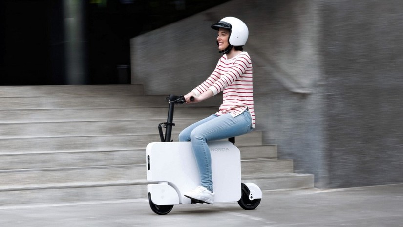 Honda tr&igrave;nh l&agrave;ng mẫu xe điện gấp gọn như vali