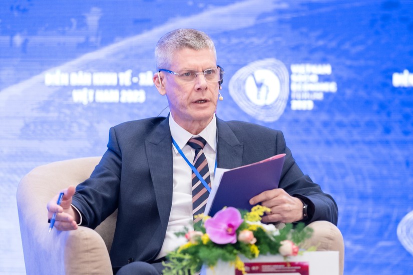 &Ocirc;ng Jonathan Pincus, chuy&ecirc;n gia của UNDP.